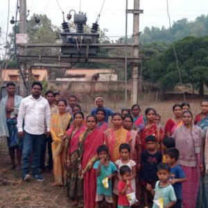 ଗାର୍ଡିଙ୍ଗିଆ ଠାରେ ୫ବର୍ଷର ଅଚଳ ଅବସ୍ଥା ଟ୍ରାନ୍ସଫର୍ମର ବଦଳରେ ନୁତନ ଟ୍ରାନ୍ସଫର୍ମର ପାଇଁ ଅଞ୍ଚଳବାସୀଙ୍କ ଦାବି