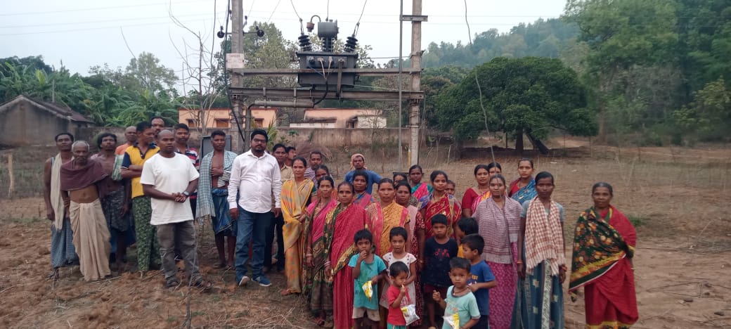 ଗାର୍ଡିଙ୍ଗିଆ ଠାରେ ୫ବର୍ଷର ଅଚଳ ଅବସ୍ଥା ଟ୍ରାନ୍ସଫର୍ମର ବଦଳରେ ନୁତନ ଟ୍ରାନ୍ସଫର୍ମର ପାଇଁ ଅଞ୍ଚଳବାସୀଙ୍କ ଦାବି