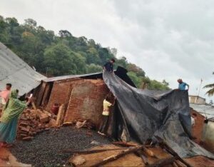 କାଳବୈଶାଖୀର ତାଣ୍ଡବ: କେଉଁଠି ଘର ଭାଙ୍ଗିଲା ତ ଆଉ କେଉଁଠି…।