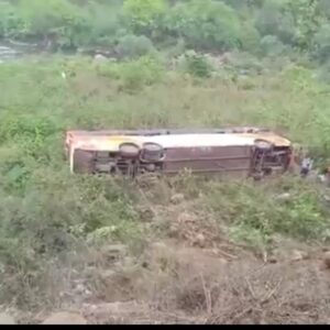 ସୁଙ୍କି ଘାଟରେ ବସ୍ ଦୁର୍ଘଟଣା: ୨୫ ରୁ ଅଧିକ ଯାତ୍ରୀ ଆହତ, ୪ ଜଣଙ୍କ ଅବସ୍ଥା ଗୁରୁତର