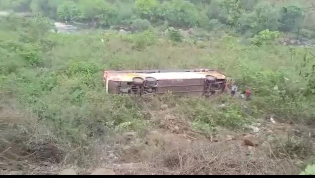 ସୁଙ୍କି ଘାଟରେ ବସ୍ ଦୁର୍ଘଟଣା: ୨୫ ରୁ ଅଧିକ ଯାତ୍ରୀ ଆହତ, ୪ ଜଣଙ୍କ ଅବସ୍ଥା ଗୁରୁତର