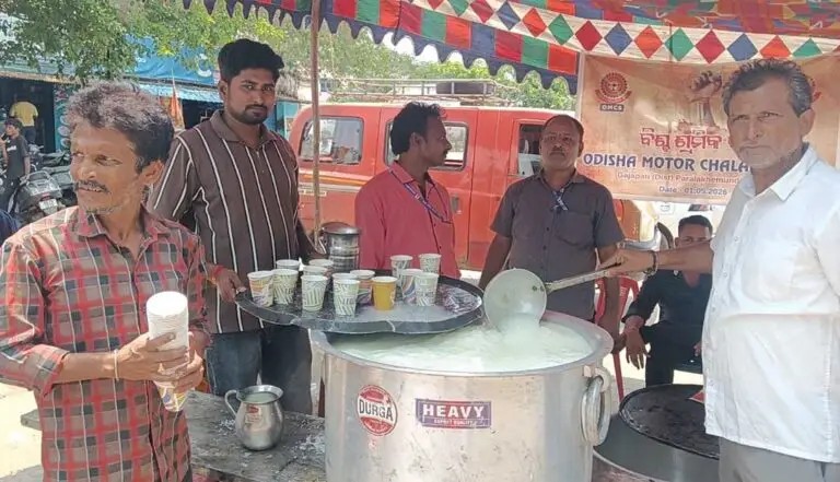 ବିଶ୍ଵ ଶ୍ରମିକ ଦିବସ ରେ ଓଡ଼ିଶା ମଟର ଚାଳକ ସଙ୍ଘ ପକ୍ଷ ରୁ ଚଲ। ବଣ୍ଟନ କାର୍ଯ୍ୟକ୍ରମ ।