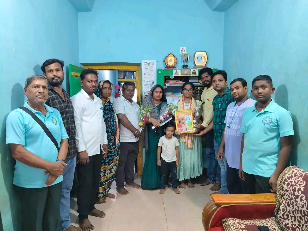 ଗଞ୍ଜାମ ଜିଲ୍ଲା ସିବିଏସଇ ପରୀକ୍ଷା ବ୍ଲକ ଟପ୍ପର ଛାତ୍ରୀଙ୍କୁ ଟ୍ରଷ୍ଟ ପକ୍ଷରୁ ସମ୍ବର୍ଦ୍ଧନା।