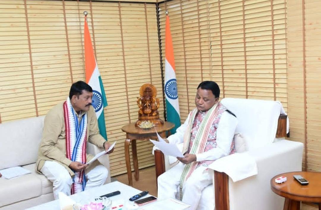 ବରଗଡ଼ ଲୋକସଭା କ୍ଷେତ୍ରର ବିଭିନ୍ନ ଗୁରୁତ୍ଵପୂର୍ଣ୍ଣ ପ୍ରସଙ୍ଗ କୁ ନେଇ ମୁଖ୍ୟମନ୍ତ୍ରୀ ଶ୍ରୀ ମୋହନ ଚରଣ ମାଝୀଙ୍କ ସହ ବରଗଡ଼ ସାଂସଦ ଶ୍ରୀ ପ୍ରଦୀପ ପୁରୋହିତଙ୍କ ଦୀର୍ଘ ସମୟ ଧରି ଆଲୋଚନା ।