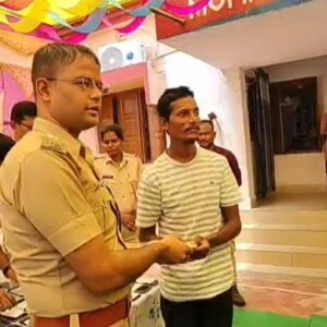 ହଜିଥିବା ମୋବାଇଲକୁ ପୁଲିସ ଫେରିପାଇଲେ ଲୋକଙ୍କୁ ।