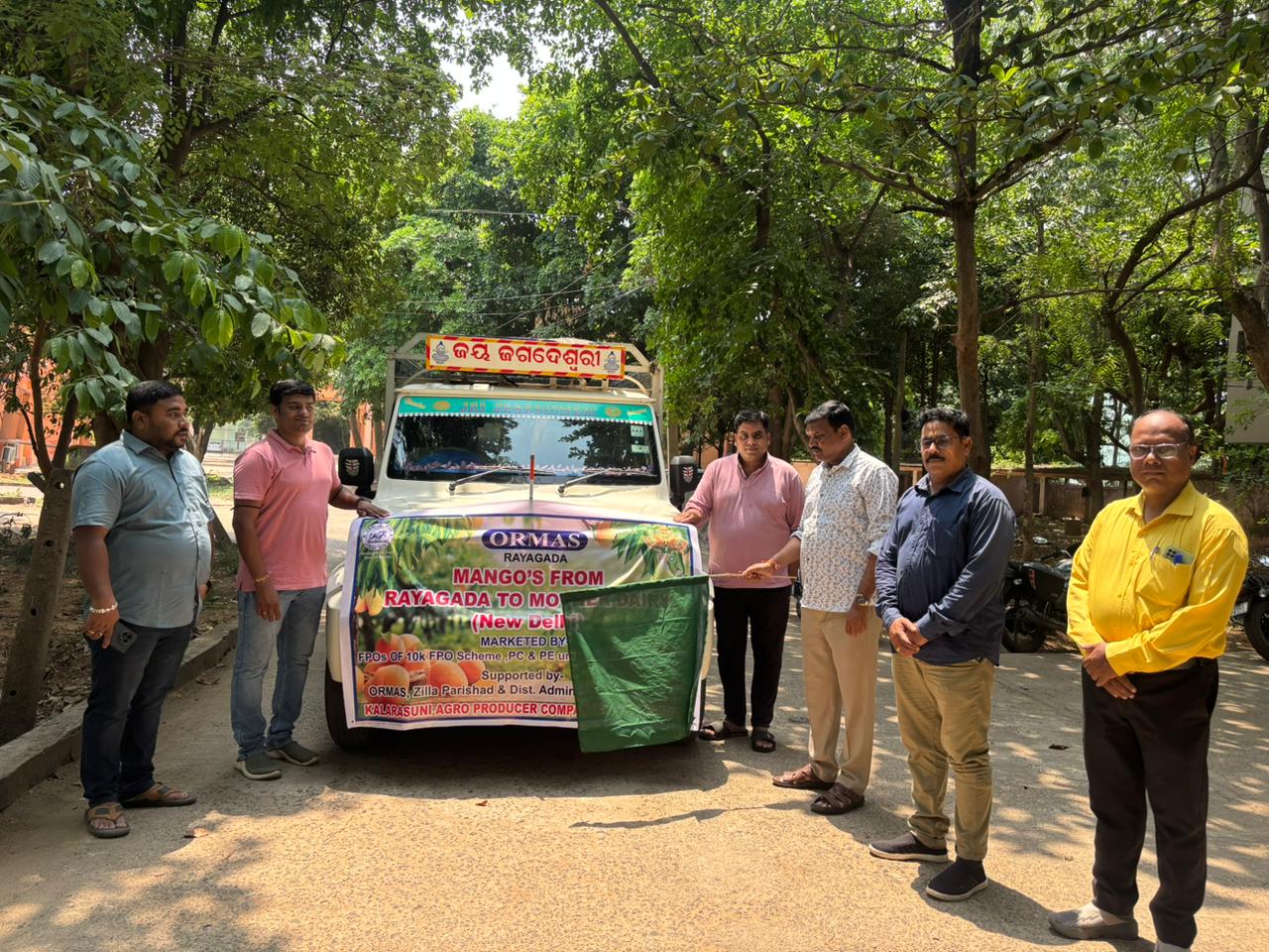 ରାୟଗଡ଼ରୁ ନୂଆଦିଲ୍ଲୀ ‘ମଦର ଡେରୀ’କୁ ରପ୍ତାନି ହେଲା ୨.୫ ମେଟ୍ରିକ ଟନ୍ ଆମ୍ରପାଲି ଆମ୍ବ
