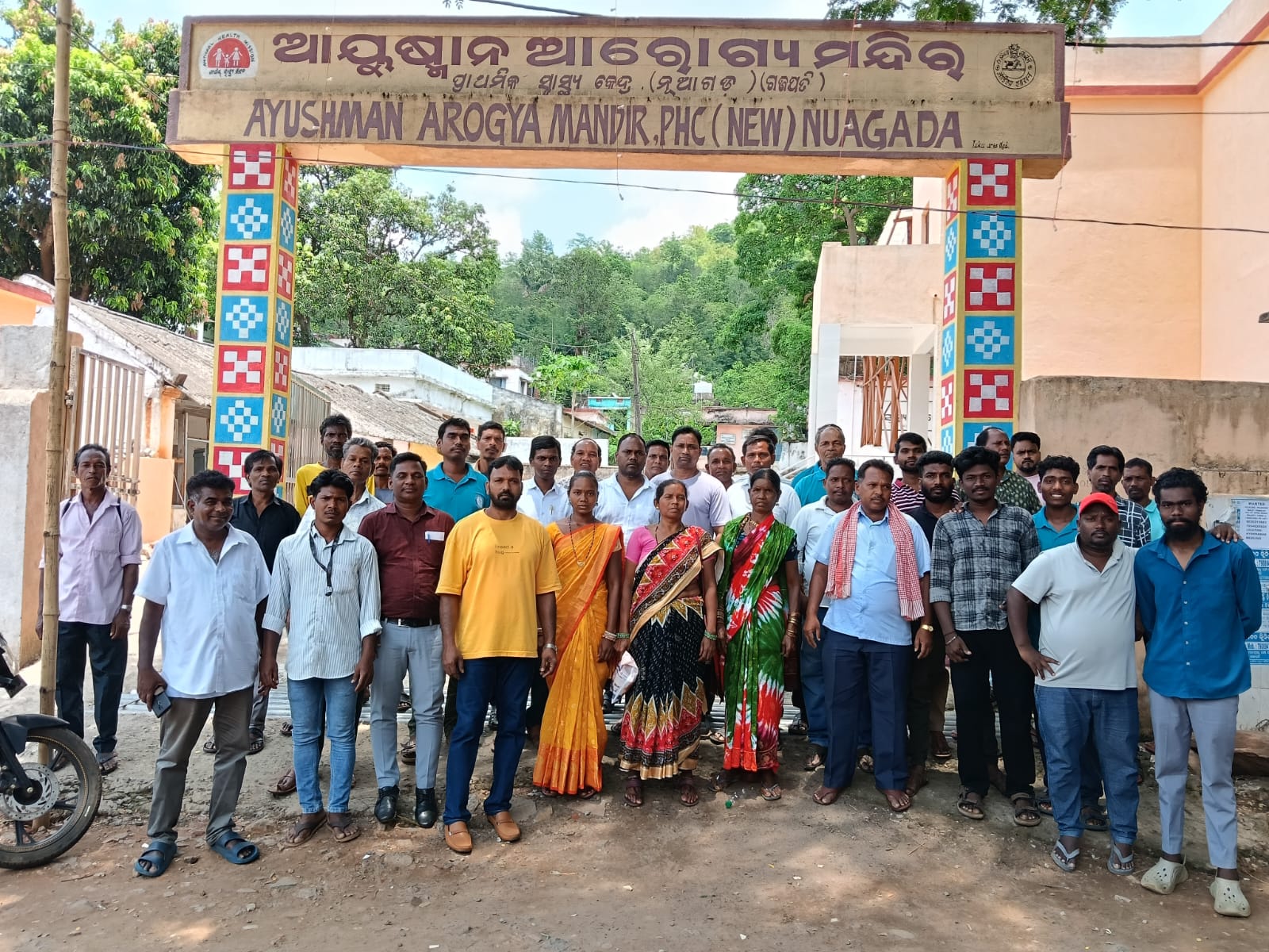 ଅବ୍ୟବସ୍ଥାରେ ନୂଆଗଡ଼ ପ୍ରାଥମିକ ସ୍ୱାସ୍ଥ୍ୟ କେନ୍ଦ୍ର,ଡାକ୍ତର ଓ କର୍ମଚାରୀଙ୍କ ମରୁଡ଼ି, ରୋଗୀ ହନ୍ତସନ୍ତ, ନୂତନ ନିର୍ମିତ ସ୍ୱାସ୍ଥ୍ୟ କେନ୍ଦ୍ର ଗୃହ କାର୍ଯ୍ୟକ୍ଷମ କରିବାକୁ ଦାବି ।