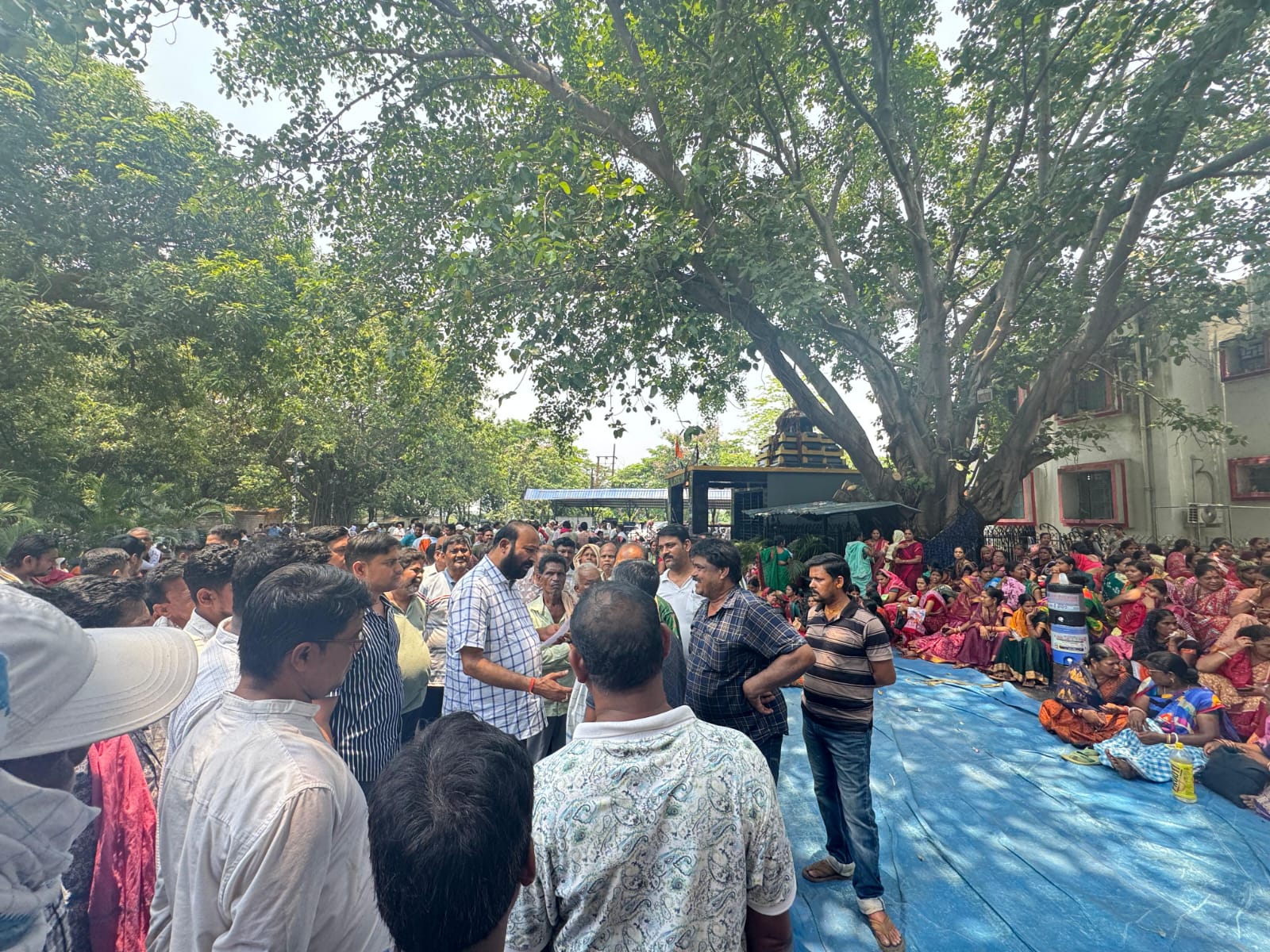 କଳମଛୁଇଁ ଗ୍ରାମବାସୀଙ୍କ ନ୍ୟାୟୋଚିତ ଦାବିକୁ ନେଇ ଗଣଧାରଣା, ବିଧାୟକଙ୍କ ସମର୍ଥନ