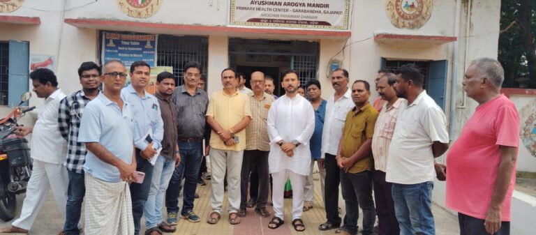 ଗାରାବନ୍ଧ ପ୍ରାଥମିକ ଚିିକିତ୍ସାଳୟକୁ ଅଚାନକ ଗସ୍ତ କଲେ ବିଧାୟକ..