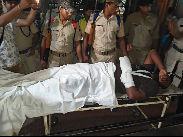 ଆକ୍ରମଣକାରୀ ଯୁବକ ପୋଲିସ ଗୁଳିରେ ଗୁରୁତର ଅବସ୍ଥାରେ ବଡ଼ଡାକ୍ତରଖାନା ରେ ଭର୍ତ୍ତି।