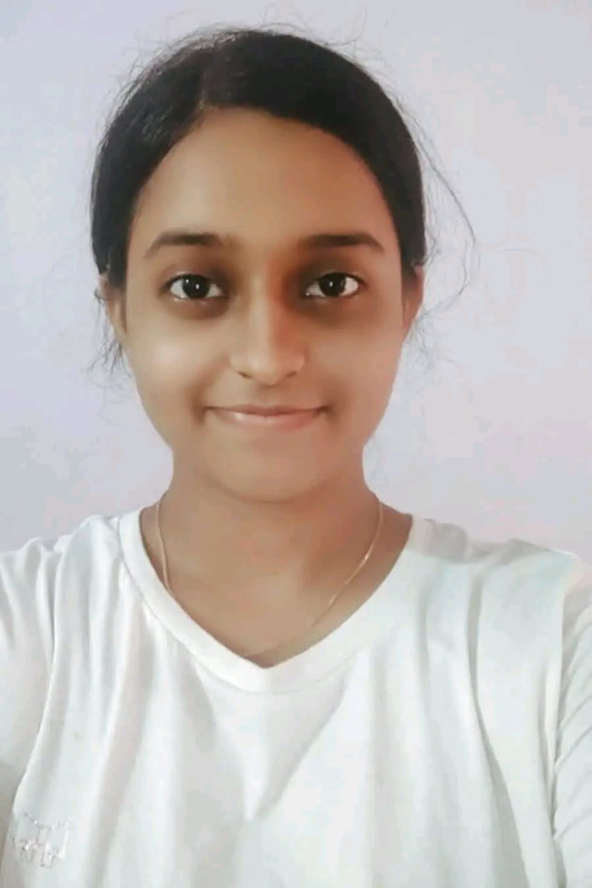 ଗଞ୍ଜାମ ଜିଲ୍ଲା ଯୁକ୍ତଦୁଇ_ବିଜ୍ଞାନରେ_ରିଚା_ମିଶ୍ରଙ୍କ ସଫଳତା, ବାପା ମାଆଙ୍କୁ ଦେଲେ ଶ୍ରେୟ। ଆସିକା, ୨୩/୫/୨୬ (ଗଣେଶ ପାଣିଗ୍ରାହୀ ରିପୋର୍ଟ)ଆସିକାର ସୁନା ଝିଅ ରିଚା ମିଶ୍ର ଯୁକ୍ତ ୨ ବିଜ୍ଞାନରେ 578 ନମ୍ବର ରଖ୍ ଗର୍ବ ଆଣିଛନ୍ତି। ରିଚାଙ୍କ ବାପା ବି ଆଈ ଟି କମ୍ପୁଟର ଅନୁଷ୍ଠାନର ପ୍ରତିଷ୍ଠାତା ସୁନୀଲ ମିଶ୍ର ଓ ମମତା ମିଶ୍ରଙ୍କ ଝିଅ ହୋଇଥିବାରୁ ଶହ ଶହ ବିଆଇଟି ଛାତ୍ରଛାତ୍ରୀ ଶୁଭେଚ୍ଛା ଜଣାଇଛନ୍ତି। ପିତା ମାତାଙ୍କ ଆଶୀର୍ବାଦ ଓ ପ୍ରେରଣା ଯୋଗୁଁ ରିଚା ମିଶ୍ର ଆଜି ଏହି ସଫଳତା ହାସଲ କରିପାରିଛନ୍ତି। ବ୍ରହ୍ମପୁର ନୀଳକଣ୍ଠ ନଗର ଶିଶୁ ମନ୍ଦିରରେ ପଢୁଥ‌ିବା ରିଚା ପିଲାଟି ଦିନରୁ ପାଠପଢା ପ୍ରତି ବେଶ ଆଗ୍ରହ ପ୍ରକାଶ କରୁଥିବା ନେଇ ମତ ରଖୁଛନ୍ତି l ବି ଆଈ ଟି ଶିକ୍ଷା ଅନୁଷ୍ଠାନର ମୁଖ୍ୟ ତଥା ପରିଚାଳିକା ମମତା ମିଶ୍ର। କମ୍ପ୍ୟୁଟର ଶିକ୍ଷା କ୍ଷେତ୍ରରେ ବୈପ୍ଲବିକ ପରିବର୍ତ୍ତନ ଆଣିବା ପାଇଁ ଏହି ଦମ୍ପତିଙ୍କ ସବୁବେଳେ ପ୍ରଚେଷ୍ଟା ରହିଥ‌ିବା ବେଳେ ଝିଅର କ୍ୟାରିଅର ପାଇଁ ସବୁବେଳେ ଧ୍ୟାନ ଦେଇ ଆସୁଛନ୍ତି l ସୁନୀଲ ମିଶ୍ର ଓ ମମତା ମିଶ୍ର ଏହିଭଳି ଶିକ୍ଷାବିତ ପରିବାର ଅନ୍ୟ ମାନଙ୍କ ପାଇଁ ପ୍ରେରଣା ବୋଲି ବୁଦ୍ଧିଜୀବୀ ମହଲରେ ଚର୍ଚ୍ଚା ହେଉଛି। ଗଣେଶ ପାଣିଗ୍ରାହୀ ରିପୋର୍ଟ