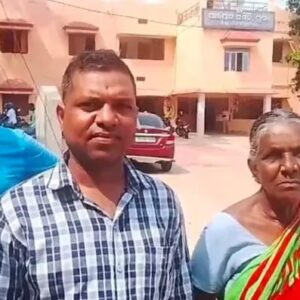 ଲୋକଓ ସାମ୍ବାଦିକ ଙ୍କୁ ଦୁର୍ବ୍ୟବହାର କରି ଚର୍ଚ୍ଚା ରେ ଗୁମ୍ମା ବିଡ଼ିଓ।