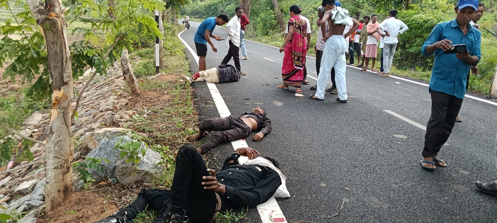 ବାଇକ ଦୁର୍ଘଟଣାରେ ଜଣେ ମୃତ , ଦୁଇ ଗୁରୁତର ।