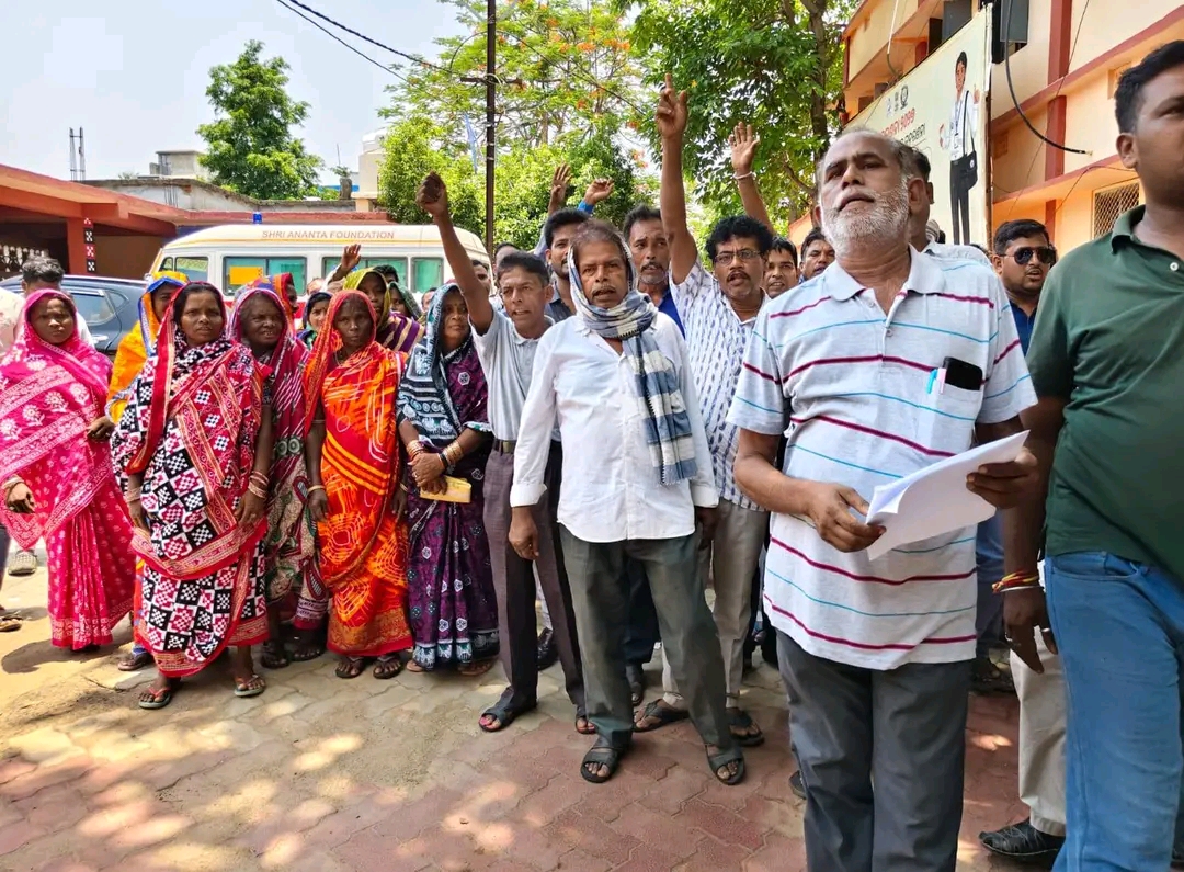 ବିଭିନ୍ନ ମୌଳିକ ସମସ୍ୟା ନେଇ ବୁଗୁଡ଼ା ବ୍ଲକ ଘେରାଉ କଲେ ବିରଞ୍ଚିପୁର ପଞ୍ଚାୟତବାସୀ