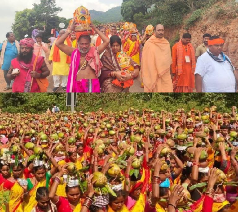 ମହେନ୍ଦ୍ରଗିରିରେ ମହେନ୍ଦ୍ର ମେଳାର ଶୁଭାରମ୍ଭ…… 10 ହଜାରରୁ ଉର୍ଧ୍ଵ ମହିଳା ପର୍ଶୁରାମ କୁଣ୍ଡରୁ କଳସ ଧରି 7 କିମି ପାହାଡ଼ ଚଢି ମହେନ୍ଦ୍ରଗିରିରେ ପହଞ୍ଚିଲେ, ବେଦ, ମନ୍ତ୍ର, ଶଙ୍ଖ ଧ୍ବୀନିରେ ପ୍ରକମ୍ପିତ ହେଲା ମହେନ୍ଦ୍ରଗିରି ।