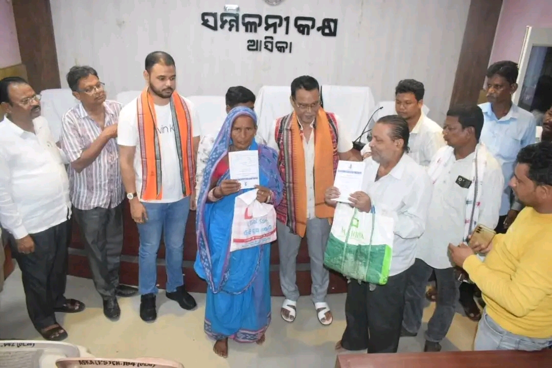 ଗଞ୍ଜାମ ଜିଲ୍ଲା ଆସିକା ବିଧାୟକଙ୍କ ଦ୍ୱାରା ୧୬୨ ଜଣଙ୍କୁ ଭତ୍ତା ବଣ୍ଟନ