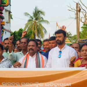 ଗଞ୍ଜାମ ଜିଲ୍ଲା ପ୍ରଧାନମନ୍ତ୍ରୀଙ୍କ ଦିର୍ଘାୟୁ କାମନା ପାଇଁ ମନ୍ତ୍ରୀଙ୍କ ପୂଜା ଓ ପ୍ରାର୍ଥନା