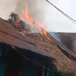 ବାଦୁଆ ଗ୍ରାମରେ ଅଗ୍ନିକାଣ୍ଡ ଘଟି ୬ ଜଣଙ୍କ ୬ ବଖରା ଘର ସହ ଅନେକ ଆସବାବପତ୍ର ପୋଡି ଯାଇଛି l
