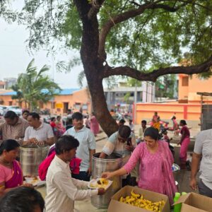 ସ୍ୱର୍ଗତ ମାତା-ପିତାଙ୍କ ପବିତ୍ର ସ୍ମୃତିରେ ରେ ସେବାର ଅନନ୍ୟ ଉଦାହରଣ: ସହଯୋଗ ଫାଉଣ୍ଡେସନ ମାଧ୍ୟମରେ ୧୦୦୦ରୁ ଅଧିକ ତଉଲିଆ ଏବଂ ଶତାଧିକ ଲୋକଙ୍କୁ ଖାଦ୍ୟ ବଣ୍ଟନ
