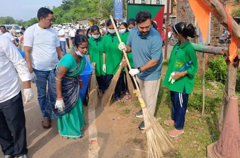 ମହେନ୍ଦ୍ରଗିରି ପର୍ବତରେ ସାମୂହିକ ସ୍ବଚ୍ଛତା ଅଭିଯାନ ଅନୁଷ୍ଠିତ ।