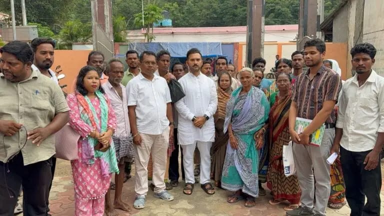 ଭତ୍ତା ପାଇଁ ବିଧାୟକ ରୂପେଶ ପାଣିଗ୍ରାହୀ ଙ୍କୁ ଗୁହାରୀ ଜଣାଇଲେ ବୃଦ୍ଧ ବୃଦ୍ଧା ।