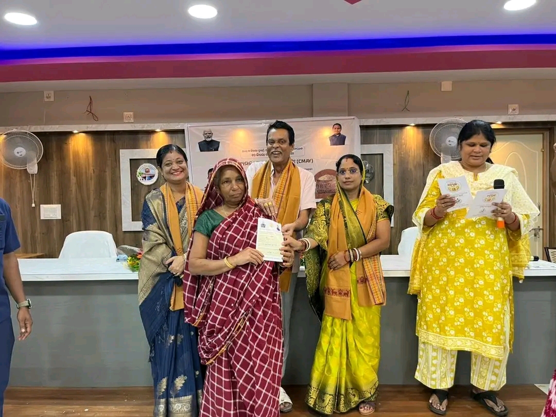 ଗଞ୍ଜାମ ଜିଲ୍ଲା ବିଧାୟକ ଦ୍ବାରା ରାସନକାର୍ଡ, ଆବାସ ଗୃହ, ମୋବାଇଲ ଫୋନ ବଣ୍ଟନ କାର୍ଯ୍ୟକ୍ରମ l