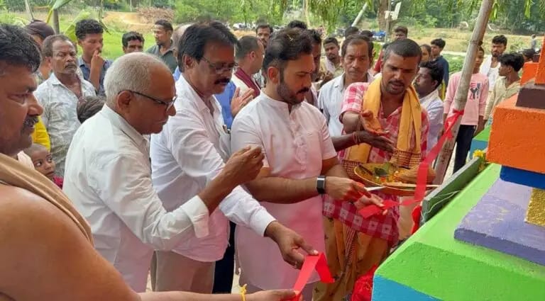 ଠାକୁରାଣୀ ମନ୍ଦିର ପ୍ରତିଷ୍ଠା ଉତ୍ସବରେ ଯୋଗଦେଲେ ପାରଳା ବିଧାୟକ ।
