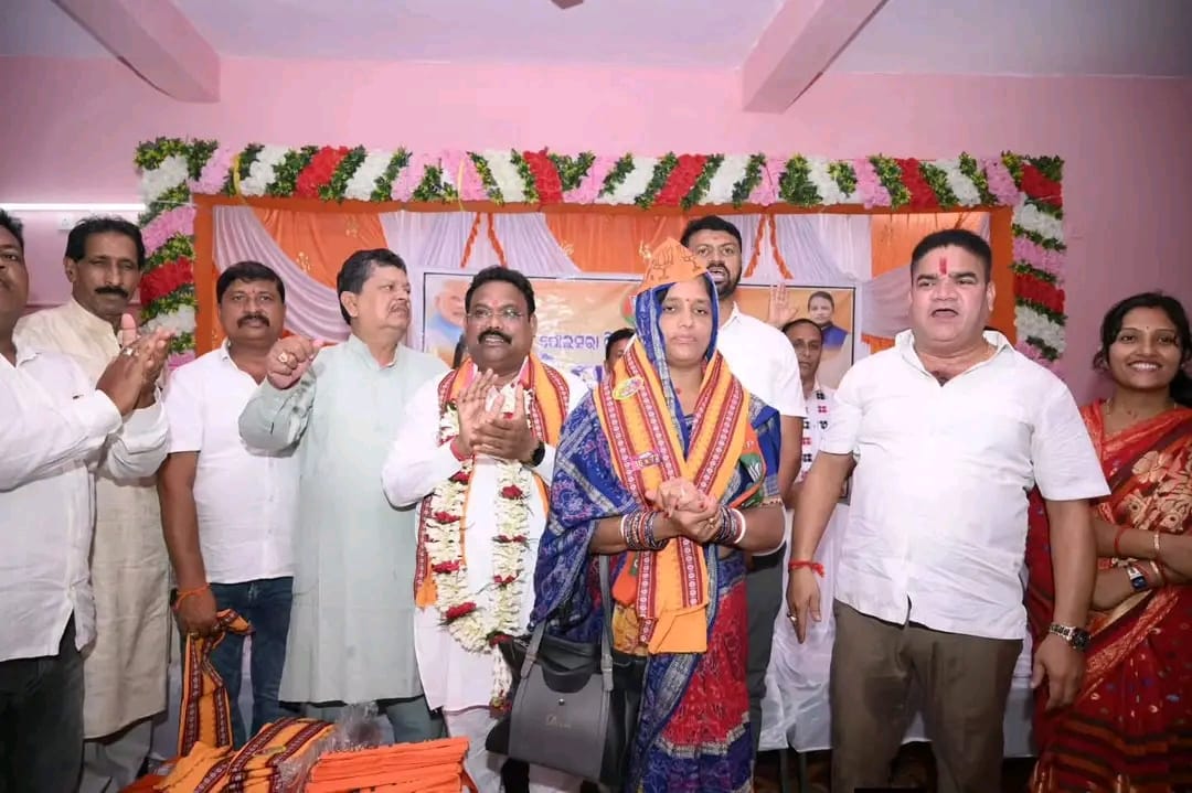 ଗଞ୍ଜାମ ଜିଲ୍ଲା: ମା' ସିଂହାସନୀଙ୍କ ଶକ୍ତିପୀଠରେ ବିଜେପିର ମିଶ୍ରଣ କାର୍ଯ୍ୟକ୍ରମ, ବିଜେଡିରୁ ବହୁ କର୍ମୀ ଦଳରେ ସାମିଲ