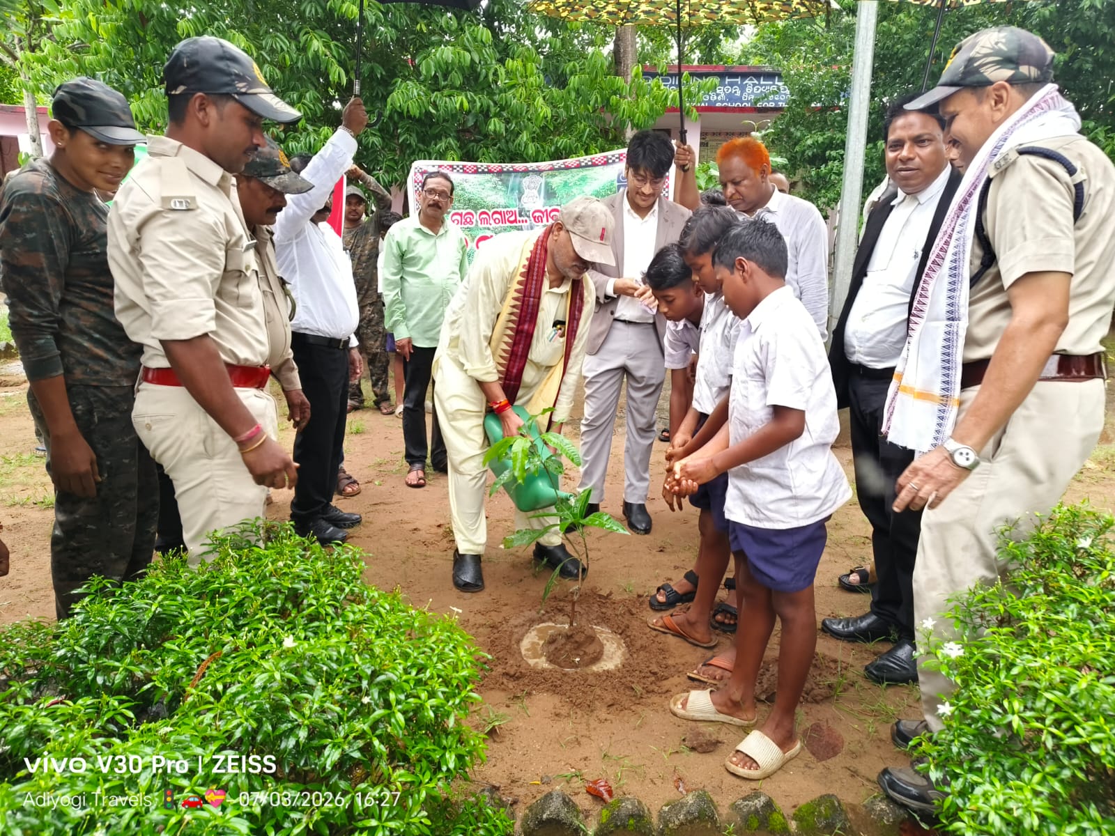 " ବନ ମୋହତ୍ସବ ସପ୍ତାହ" ଏମକେସିଜି ଦିବ୍ୟ।ଙ୍ଗ ବିଦ୍ୟାଳୟରେ ପାଳନ ହୋଇଯାଇଛି ।