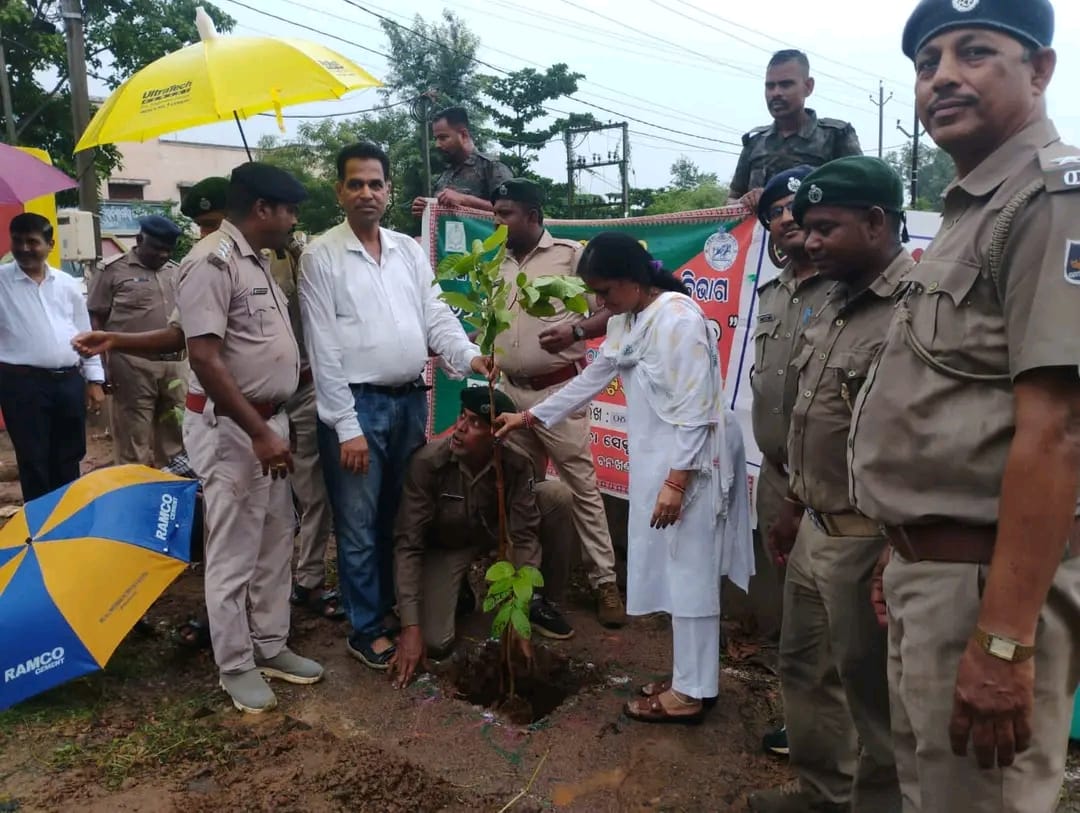 ଗଞ୍ଜାମ ଜିଲ୍ଲା ବୁଗୁଡ଼ା କୋର୍ଟ ପରିସରରେ ୭୭ ତମ ବନ ମହୋତ୍ସବ ପାଳନ
