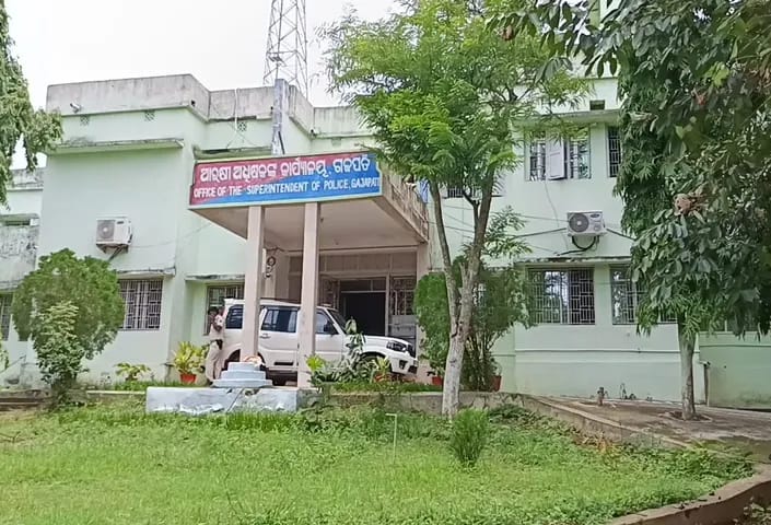 ଆଶାକର୍ମୀଙ୍କୁ ବାସନ୍ଦ ଅଭିଯୋଗ: ସେବା ଦେବାକୁ ବାରଣ, ଗାଁ ବୈଠକରେ ୫ ହଜାର ଟଙ୍କା ଜରିମାନା; ନ୍ୟାୟ ପାଇଁ ଏସ୍‌ପିଙ୍କ ଦ୍ୱାରସ୍ଥ ।