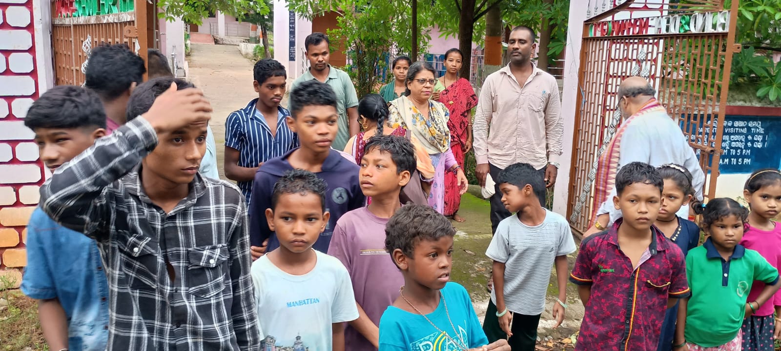ଭିନ୍ନକ୍ଷମ କମିଶନର ତଥା ଆଇଏଏସ ଶ୍ରୀମତୀ ବ୍ରତତୀ ହରିଚନ୍ଦନ ଙ୍କ ମହାରାଜା କୃଷ୍ଣ ଚନ୍ଦ୍ର ଗଜପତି ଦୃଷ୍ଟିହୀନ ଓ ବଧିର ବିଦ୍ୟାଳୟ ପରିଦର୍ଶନ,