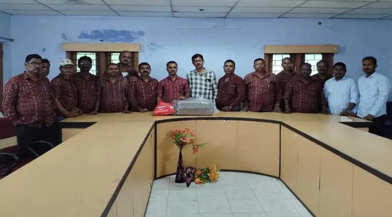 ଆର ଏମ୍ ସି ର ବରିଷ୍ଠ କିରାଣୀ ମନୋଜ ପାଣିଗ୍ରାହୀ ଙ୍କୁ ଅବସର କାଳୀନ ସମ୍ବର୍ଦ୍ଧନା ।