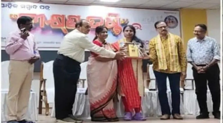 ଗଜପତିର ସମାଜସେବୀ ମମତା ପାଢୀ ରାଜ୍ୟସ୍ତରରେ ସମ୍ମାନିତ ।
