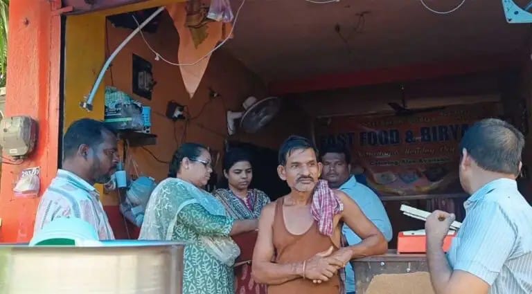ପାରଳାଖେମୁଣ୍ଡିର ବିଭିନ୍ନ ହୋଟେଲ, ମିଠା ଦୋକାନ, ଫାଷ୍ଟଫୁଡ୍ ଦୋକାନ ଓ ବ୍ୟବସାୟ ପ୍ରତିଷ୍ଠାନରେ ଚଢ଼ାଉ ।
