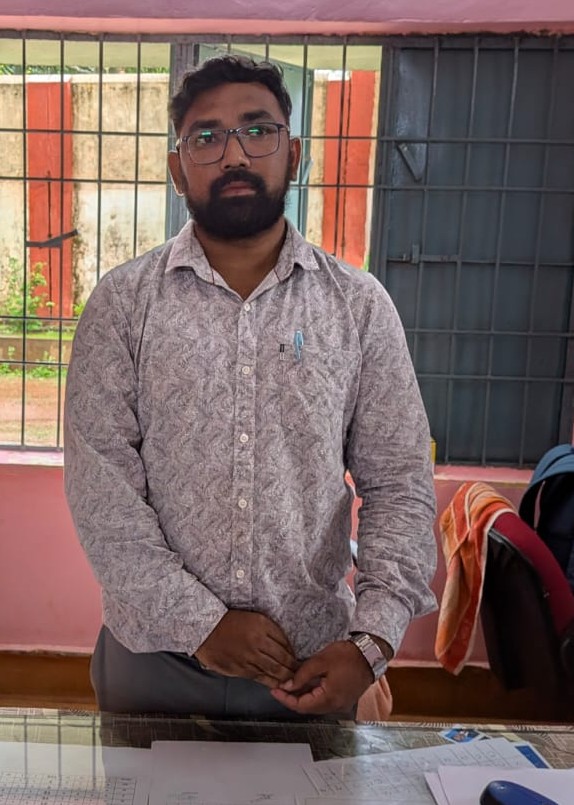 ୧୦ ହଜାର ଟଙ୍କା ଲାଞ୍ଚ ନେଉଥିବା ବେଳେ ଧରାପଡ଼ିଲେ ଥୁଆମୂଳ ରାମପୁର ଓଏଭି ପ୍ରଧାନଶିକ୍ଷକ