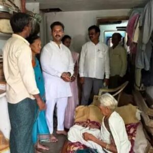 ଚୁଡୁଙ୍ଗପୂର ଆୟୋଜିତ ଜନ ଅଭିଯୋଗ ଶୁଣାଣୀରେ ଲୋକଙ୍କ ଗୁହାରି ଶୁଣିଲେ ବିଧାୟକ। 105 ବର୍ଷ ବୃଦ୍ଧା ଙ୍କୁ ମାତ୍ର ଏକ ହଜାର ଟଙ୍କା ପେନଶନ ପାଉଥିବା ଜାଣି ଦୁଃଖ ପ୍ରକାଶ କଲେ ବିଧାୟକ ।