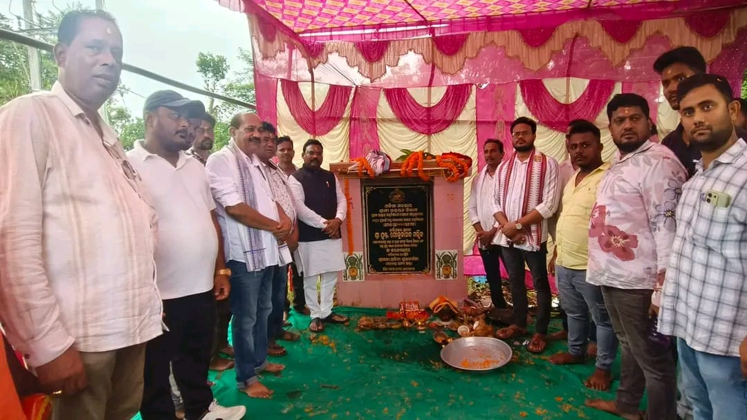 ଗଞ୍ଜାମ ଜିଲ୍ଲା ଗ୍ରାମ୍ୟ ରାସ୍ତା ଉନ୍ନତିକରଣ ପ୍ରକଳ୍ପର ଶୁଭାରମ୍ଭ: ମନ୍ତ୍ରୀ ଗୋକୁଳାନନ୍ଦ ମଲ୍ଲିକଙ୍କ ଦ୍ୱାରା ଭିତ୍ତିପ୍ରସ୍ତର ସ୍ଥାପିତ