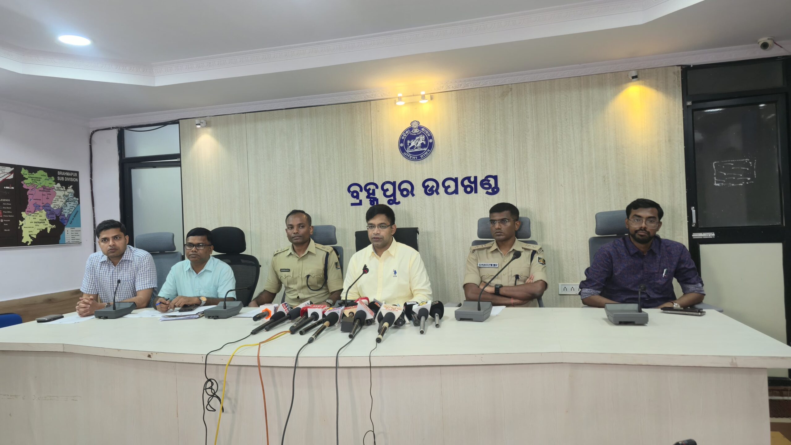 ରାଷ୍ଟ୍ରପତିଙ୍କ ଗଞ୍ଜାମ ଗସ୍ତ: ଜାରି ହେଲା ସ୍ୱତନ୍ତ୍ର ଟ୍ରାଫିକ୍ ଆଡଭାଇଜରି୪ ଓ ୫ ଅଗଷ୍ଟରେ ବିଭିନ୍ନ ରୁଟ୍‌ରେ କଟକଣା, ସହଯୋଗ କରିବାକୁ ଜନସାଧାରଣଙ୍କୁ ଜିଲ୍ଲାପାଳଙ୍କ ଅନୁରୋଧ