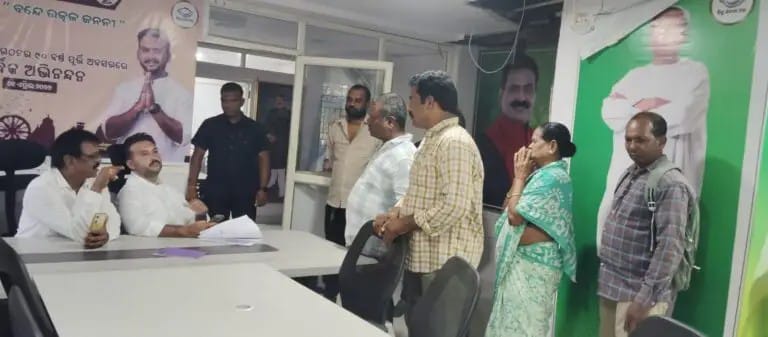 ବିଧାୟକଙ୍କକାର୍ଯ୍ୟାଳୟରେଜନଅଭିଯୋଗ ଶୁଣାଣି।
