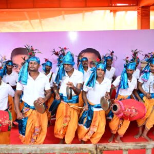 ଲୋକନୃତ୍ୟ ଓ ପାରମ୍ପରିକ ବାଦ୍ୟର ତାଳରେ ପ୍ରକମ୍ପିତ ହେଲା ତପ୍ତପାଣିମାନ୍ୟବର ରାଷ୍ଟ୍ରପତିଙ୍କ ସ୍ୱାଗତରେ ଝଲସି ଉଠିଲା ଗଞ୍ଜାମର ସମୃଦ୍ଧ ଲୋକକଳା ଓ ଆଦିବାସୀ ପରମ୍ପରା ।
