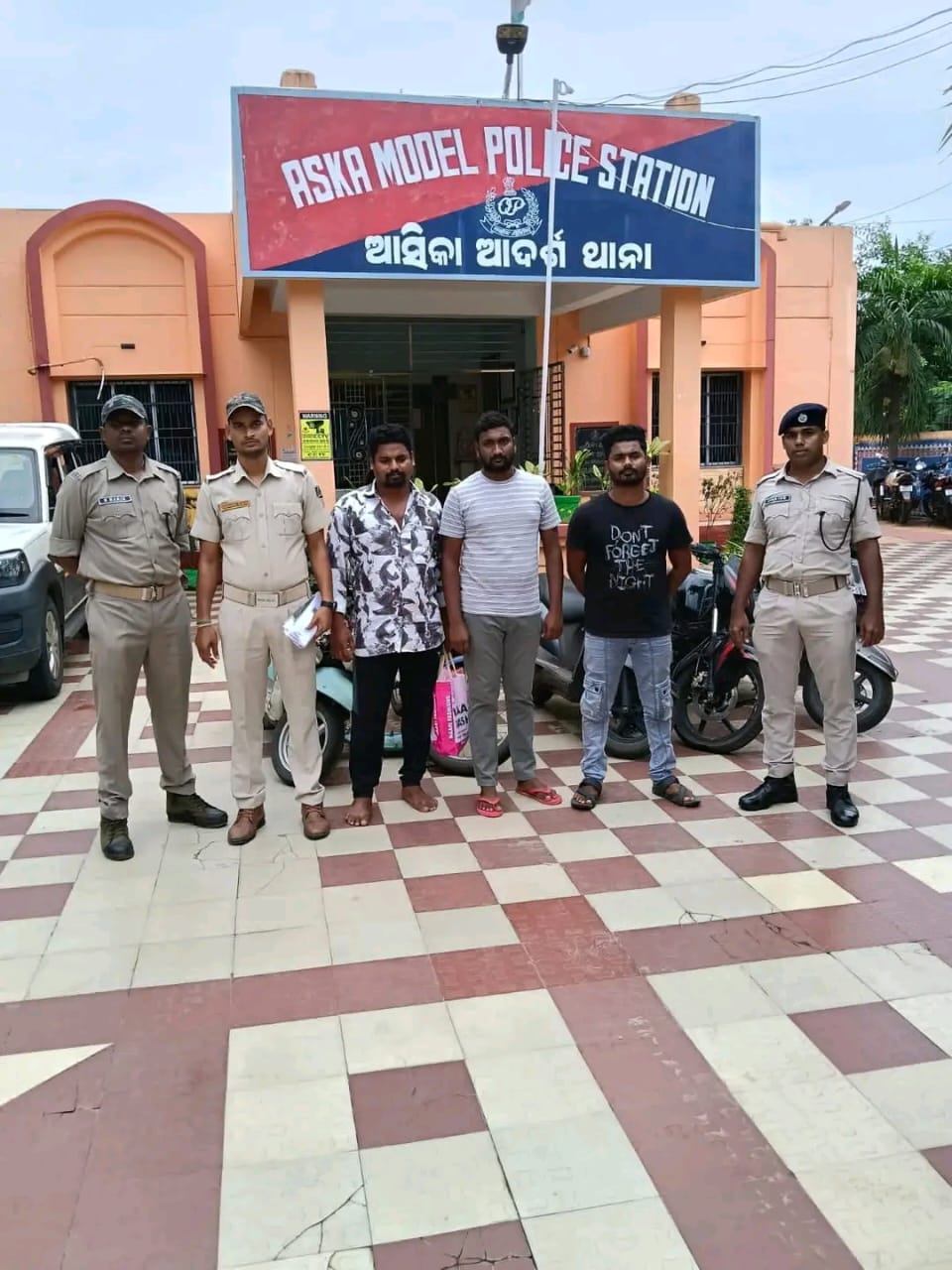 ଗଞ୍ଜାମ ଜିଲ୍ଲାରେ ଆସିକା ପୋଲିସର ବଡ଼ ଆକ୍ସନଚୋରି ମାମଲାରେ ୩ ଅଭିଯୁକ୍ତ ଗିରଫ, ୫ଟି ବାଇକ୍ ଜବତଭଏସ୍‌ଓଭର୍: