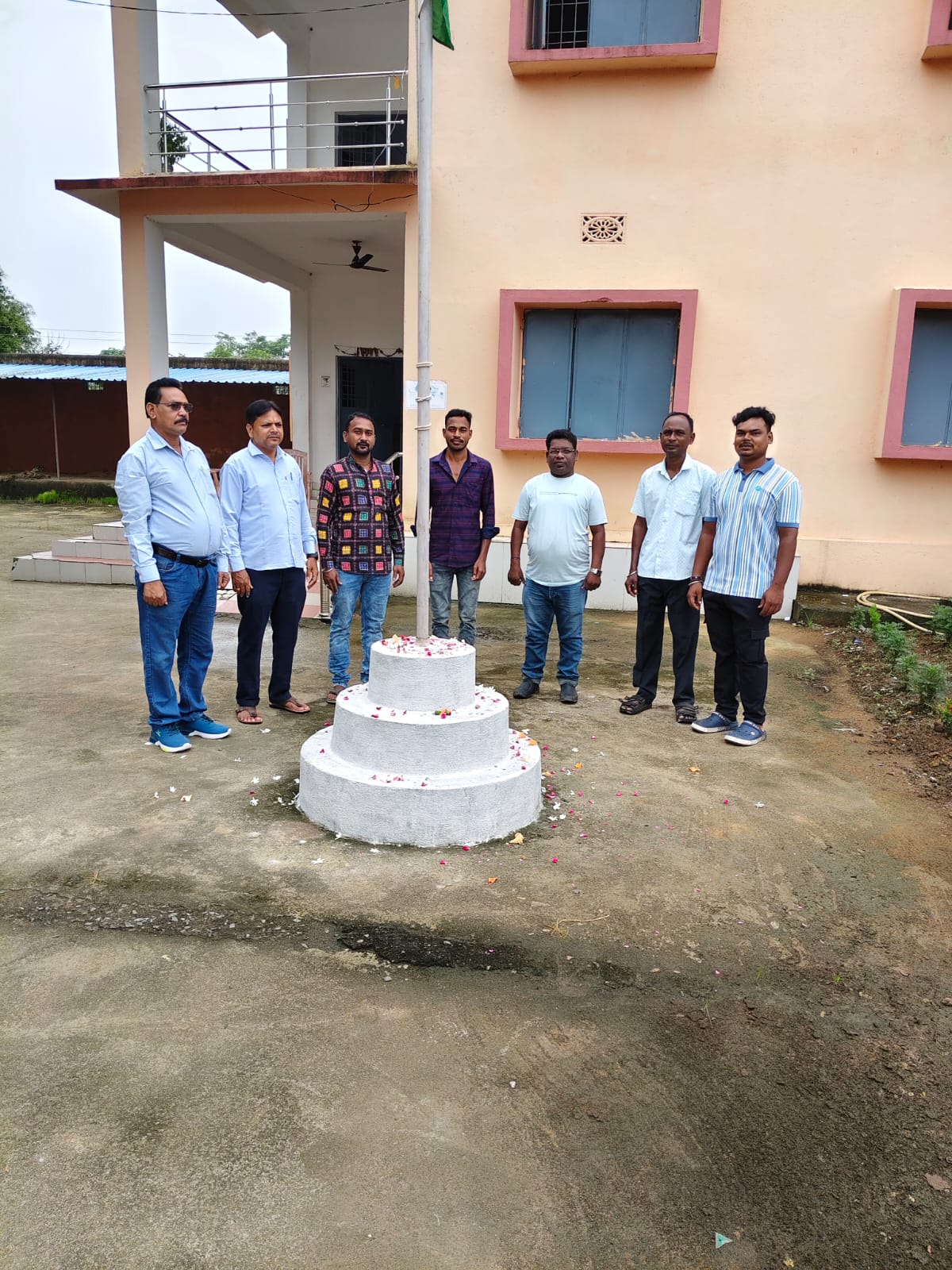ଖୁଣ୍ଟଲିପାଲି ମାର୍କେଟ ୟାର୍ଡ଼ ପରିସରରେ ୮୦ ତମ ସ୍ଵାଧୀନତା ଦିବସ ପାଳିତ ହୋଇଯାଇଛି।