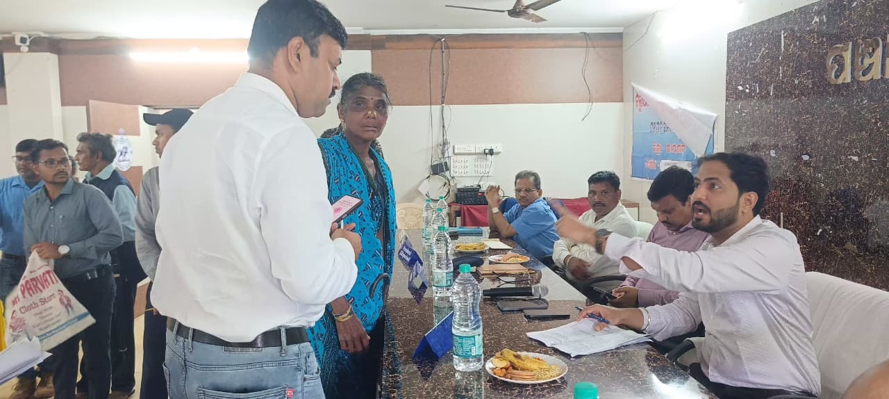 କାଶୀପୁର ବ୍ଲକ ଠାରେ ଯୁଗ୍ମ ଅଭିଯୋଗ ଶୁଣାଣୀ 