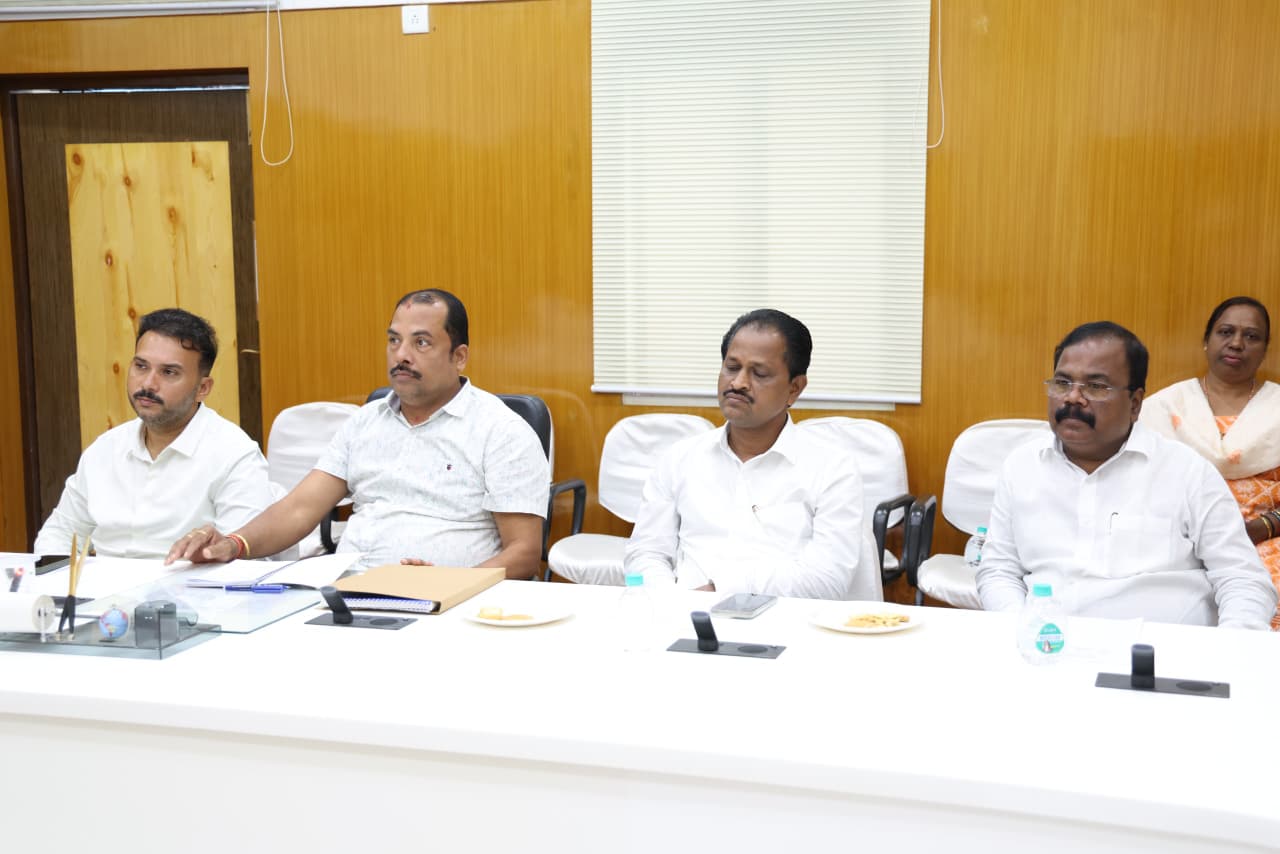 ବୃନ୍ଦାବନ ପ୍ୟାଲେସ ଉନ୍ନତିକରଣ ଓ ନୂଆ ବସ୍‌ଷ୍ଟାଣ୍ଡ ପାଇଁ ଦାବି ଜଣାଇଲେ ପାରଳା ବିଧାୟକ ।