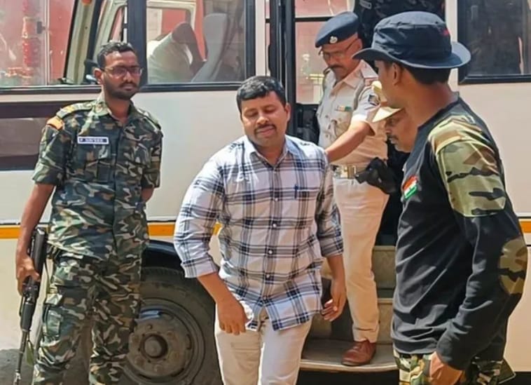 ଜେଲ୍‌ରୁ ମୁକୁଳିଲେ ମାଓନେତା ଆଜାଦ୍: ୧୫ ବର୍ଷରୁ ଅଧିକ ଜେଲ୍ ଦଣ୍ଡ ପରେ…
