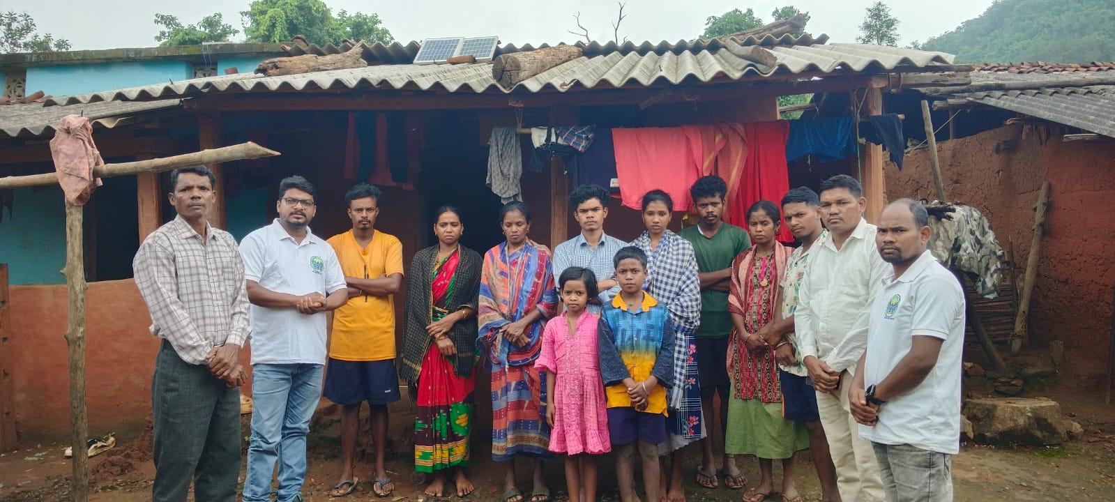 କୋଟଗଡ଼ର ମୃତ ଦାଦନ ଶ୍ରମିକଙ୍କ ପରିବାରକୁ ସାକ୍ଷାତ କଲେ ସ୍ୱାକ୍ ସଦସ୍ୟ