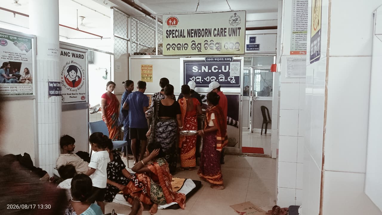 "ଫୁଲବାଣୀ ମୁଖ୍ୟ ଚିକିତ୍ସାଳୟରେ ରନ୍ଧାଖାଦ୍ୟ କୁ ନେଇ ଅନିୟମିତତା , ଖାଦ୍ୟ ବଦଳ ରେ ମିଳୁଛି ଦୁର୍ବ୍ୟବହାର ତାଙ୍କୁ ବଡ଼ ପ୍ରଶ୍ନ କାହିଁକି ?