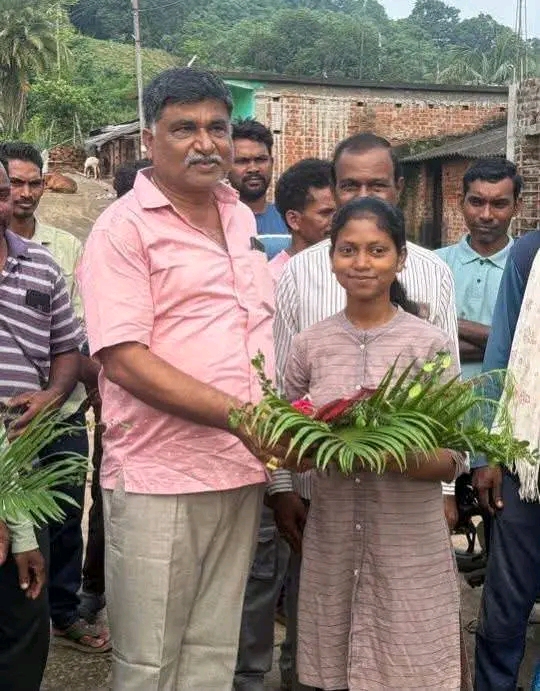ଦାରିଦ୍ର୍ୟ ଆଗରେ ହାର ମାନିଲାନି ମନୋବଳ: ନିଟ୍ କୃତୀ ଛାତ୍ରୀ କବିତାଙ୍କୁ ମିଳିଲା ସୁଧୀର ଦାସଙ୍କ ସାହାରା,