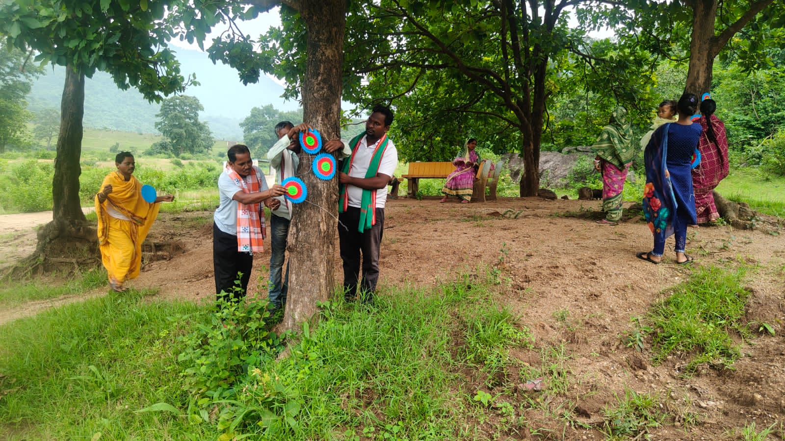 ପ୍ରକୃତି ସୁରକ୍ଷାର ବାର୍ତ୍ତା ଦେଇ ନିଆରା ଢଙ୍ଗରେ ରାକ୍ଷୀ ବନ୍ଧନ